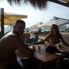 Hot Family photo on Jungo Live