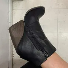 Footsieantoinette photo on Jungo Live