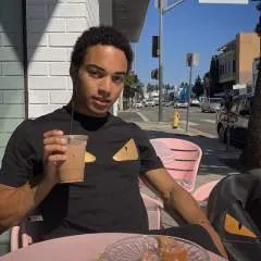 Sam photo on Jungo Live