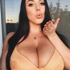 Hilaryamos photo on Jungo Live