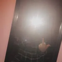 Livvie17 photo on Jungo Live