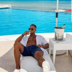 Arnold photo on Jungo Live