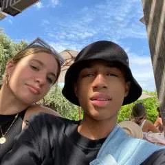 Shy Girl photo on Jungo Live