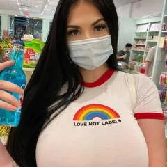 Jennifer photo on Jungo Live