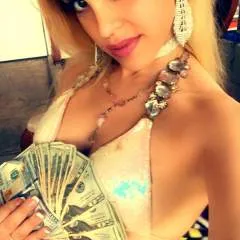 Mistressmaye photo on Jungo Live