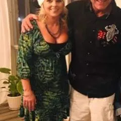 Hall Pass photo on Jungo Live