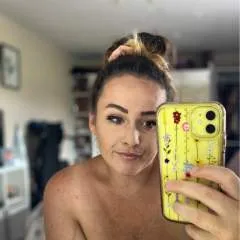 Madam Ells photo on Jungo Live