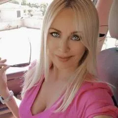 Angelinamag photo on Jungo Live