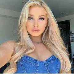 Alexander Mc Queen photo on Jungo Live