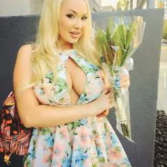 Courtney photo on Jungo Live