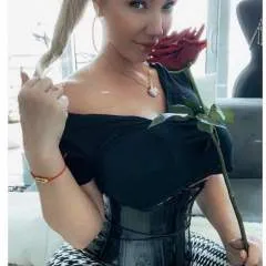 Julie photo on Jungo Live