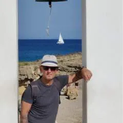 Frank photo on Jungo Live