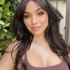 Vivian photo on Jungo Live