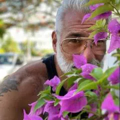 Raymondcharles photo on Jungo Live