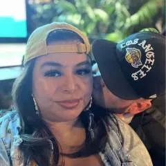 2bumblebees photo on Jungo Live