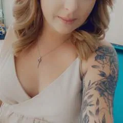 Motowife........ photo on Jungo Live