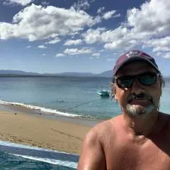 Georgeyb........ photo on Jungo Live