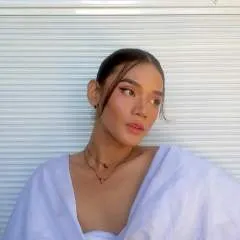 Tan Gray Lavigne photo on Jungo Live