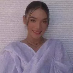 Tan Gray Lavigne photo on Jungo Live