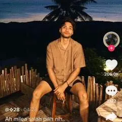 He And She photo on Jungo Live