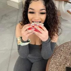 Stella Bretty photo on Jungo Live