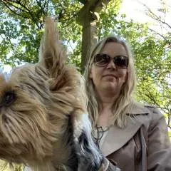 Mr And Mrs Jones photo on Jungo Live