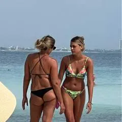 Carrie photo on Jungo Live