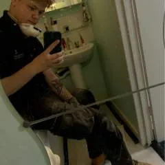 Young And Hung photo on Jungo Live