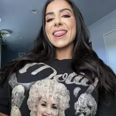 Lacey photo on Jungo Live