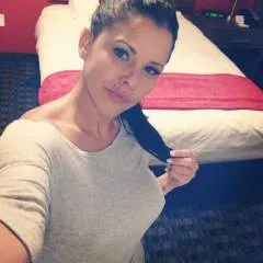 Submissivekim22 photo on Jungo Live