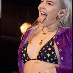 Sandra Angele photo on Jungo Live