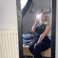 Demi photo on Jungo Live