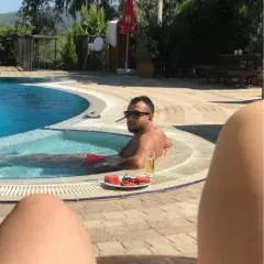 Ferdiiii photo on Jungo Live