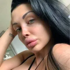 Angela photo on Jungo Live