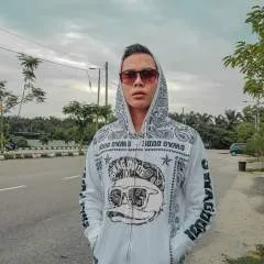 Charliee photo on Jungo Live