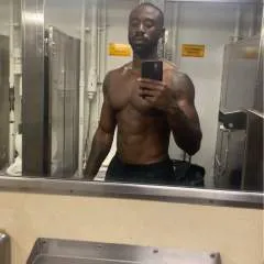 Guy33foot Fetish And I Like Femdom. I’m Submissive And Dominant photo on Jungo Live