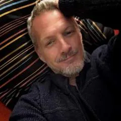 Gates photo on Jungo Live