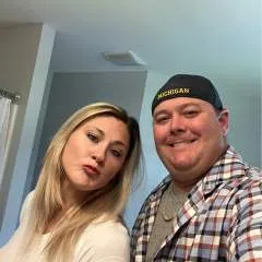 Aaron And Elizabeth photo on Jungo Live