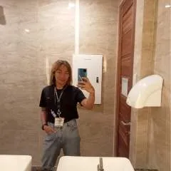 Rowwy photo on Jungo Live