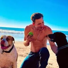 Titan6_9 photo on Jungo Live