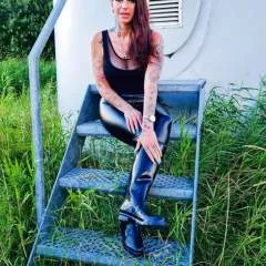 Mistress Ashton photo on Jungo Live