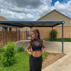 Anniie photo on Jungo Live