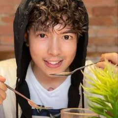 Ethan B photo on Jungo Live