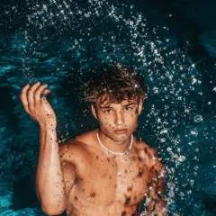 Bradypotter🏳️‍🌈 photo on Jungo Live