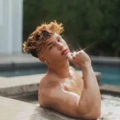 Bradypotter🏳️‍🌈 photo on Jungo Live