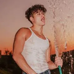 Bradypotter🏳️‍🌈 photo on Jungo Live