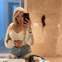 Ellym........ photo on Jungo Live