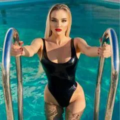 Strapwoman photo on Jungo Live