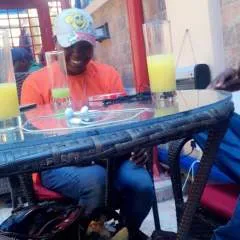 Shine Wealths photo on Jungo Live