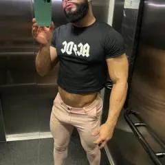 Isaac ✅ photo on Jungo Live